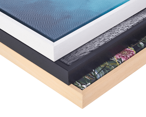 Stapels canvas baklijsten in diverse kleuren en texturen, waaronder wit, zwart en hout.